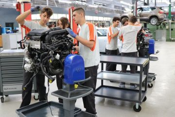 El 60 % de españoles cree que la formación profesional con prácticas prepara mejor a los jóvenes para conseguir empleo